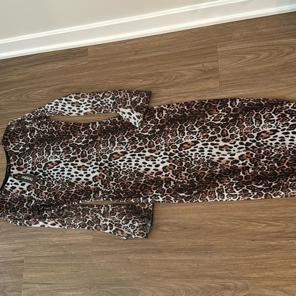 Boohoo Leopard Mesh Flare Sleeve Midi Dress - Picture 2 of 3